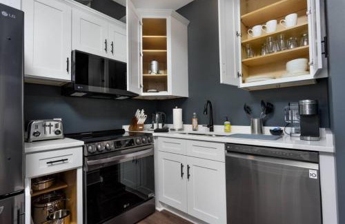 Harrisburg - Hershey Apartment | Flats on Front - Riverfront Gem Fast Wi-Fi 3F