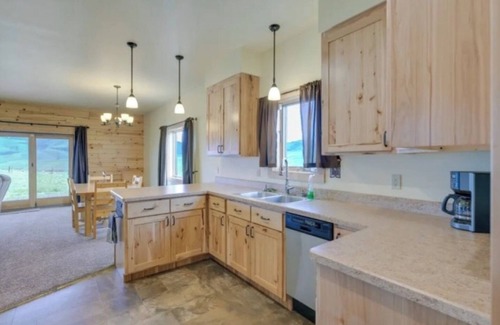 Melrose Cabin | Fleecer Mountain Cabin - Divide MT