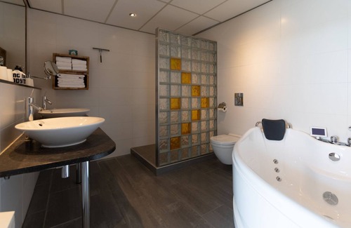 Bosschenhoofd Hotel | Fletcher Hotel - Restaurant De Reiskoffer