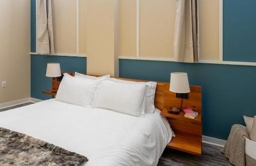 Fifth Ward Apartment | Flexhome Walker's Point Studio A1
