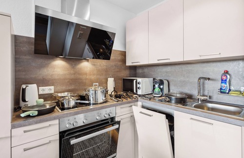 Langscheid Apartment | Flexi Home - Balcony | Lake View | High-Speed WiFi