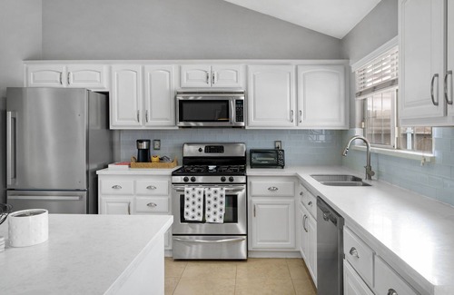 Chino House | FLEXIBLE LEASE PET FRIENDLY POOL AND JACUZZI HOME IN CHINO HILLS CALIFORNIA