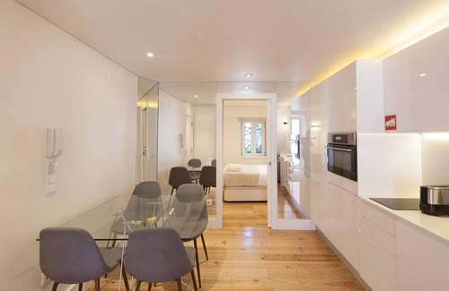 Sao Bento Apartment | FLH Príncipe Real Minimalist Retreat