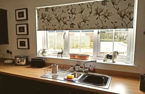 King's Lynn Cottage | Flint Cottage - a charming home and dog friendly!