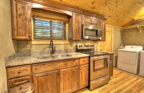 Pittman Center Cabin | Flint Rock Cabin on the Water