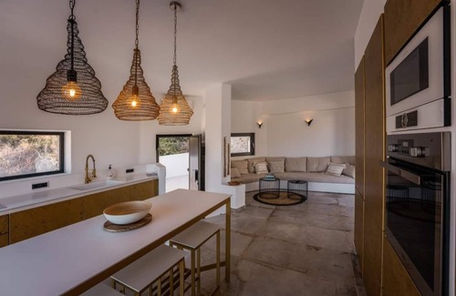 Maragas Villa | Flip Flop beach distance villa