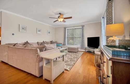 Niantic House | Flip Flop Hideaway - Family Beach Retreat