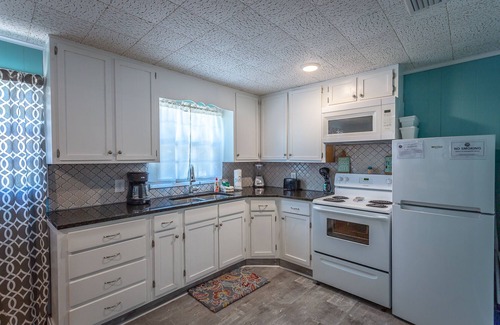 Carrabelle House | Flip Flop' N 2BR/2BA Home- Down Town Carrabelle