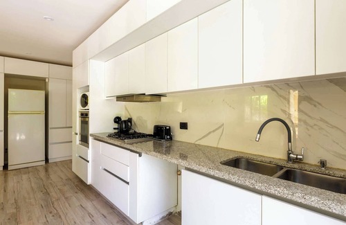 Chacras de Coria House | Fliphaus + Besares - 4 Bd House Pool, BBQ + Daily Cleaning