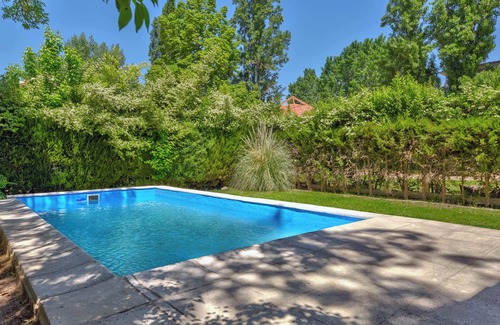 Chacras de Coria House | Fliphaus + Besares - 4 Bd House Pool, BBQ + Daily Cleaning