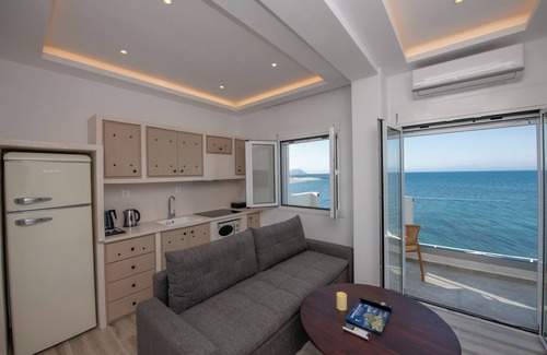Loutraki Apartment | Flisvos Beachfront Apartments
