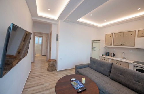 Loutraki Apartment | Flisvos Beachfront Apartments