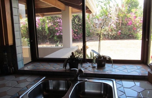 Tures House | Flower gardens pool table 14 x 45 ft outdoor kitch 300+100 Mb fiber opt internet
