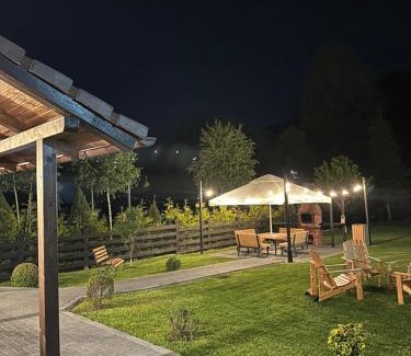 Bran House | Floare de Colț-Bran