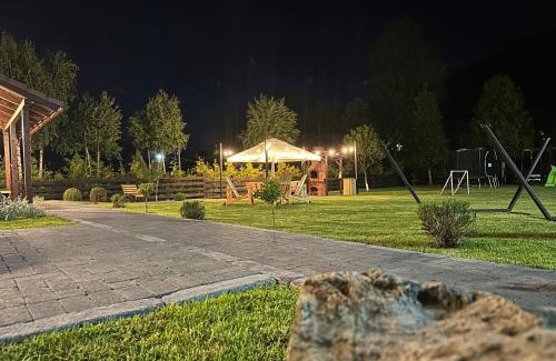 Bran House | Floare de Colț-Bran