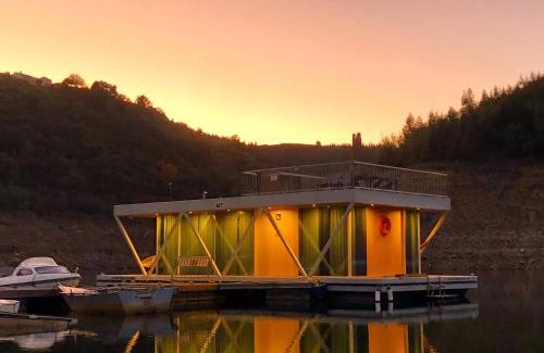 Oleiros Boat Rental | Floating Álvaro