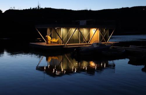 Oleiros Boat Rental | Floating Álvaro