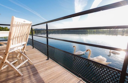Beautiran Boat Rental | Floating house/Houseboat ★ Baurechinsolite
