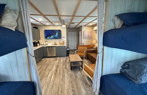 Rock Harbor Boat Rental | Floating House on Beautiful Norris Lake