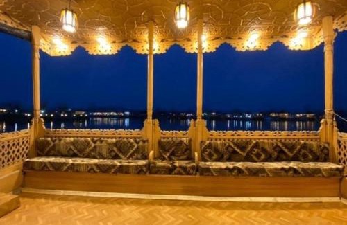 Dal Lake Boat Rental | Floating Luxury Group Of Houseboats