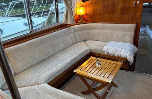 Fifield Boat Rental | Floating tranquility