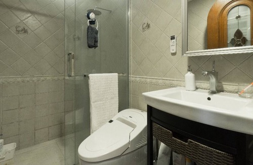 Xuhui House | Floor Heating Garden View Private Single Room Xuhui Shanghai