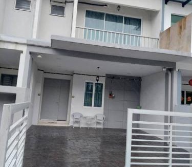Jenjarom House | Flora Homestay Jenjarom, Banting,Telok Panglima Garang