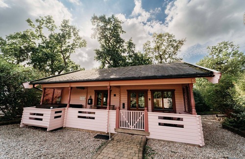 Great Ayton Cottage | Floral Lodge 4 Great Ayton Yorkshire - sleeps 4 guests in 2 bedrooms