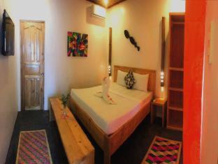 Puerto Princesa City Centre Resort | Floral Villarosa