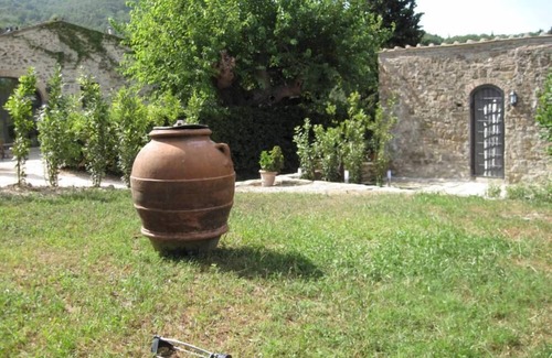 Fiesole Cottage | Florentine Hills Fattoria Il Leccio Restored Barn with Pool