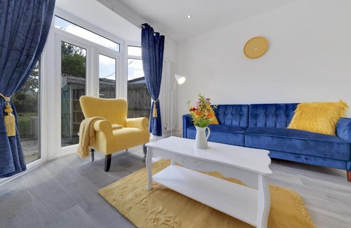 Clayhall Apartment | Flourish Apartments - Marlborough House - Ilford