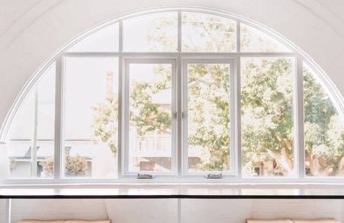 Cooks Hill Apartment | Flourish ON Bull - Stunning New Loft Apartment - Iconic Building
