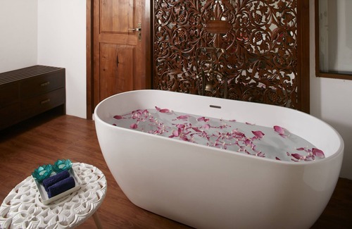 Piliyandala Boat Rental | Flow by The Amber Collection - Luxury River Cruises in Sri Lanka