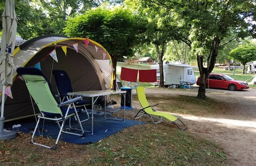 Lissac-sur-Couze Villa | Flower Camping du Lac du Causse * - Cottage 32m2 (2 bedrooms) + open terrace + LV + TV 6 persons