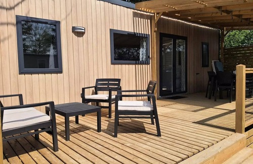 Hauterives House | Flower Camping Le Château * - Homeflower Premium 35m2 3 bedrooms + TV + dishwasher + air conditioning + terrace XL semi-covered 6 people