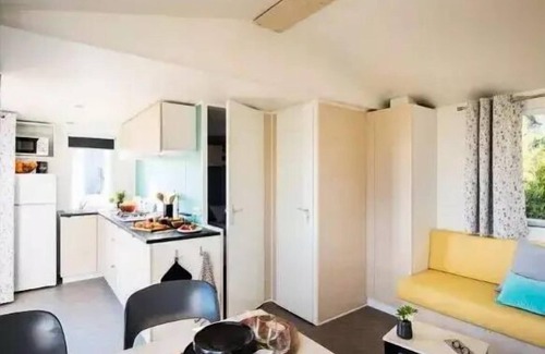 Banon House | Flower Camping le Epi Bleu * - Home Flower Premium 26.5m2 (2 bedrooms, 4 adults max + 1 small child) covered terrace 16m2 4 to 5 people - 4 pers. Included