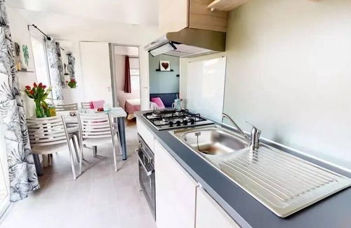 Banon House | Flower Camping le Epi Bleu * - Home Flower Premium 26.5m2 (2 bedrooms, 4 adults max + 1 small child) covered terrace 16m2 4 to 5 people - 4 pers. Included