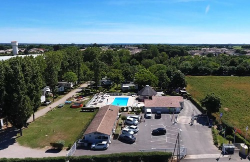 Lansargues House | Flower Camping Le Fou du Roi * - Mobil home Comfort 20m2 (1ch-2pers) + TV + Clim + Terrace covered 2 people