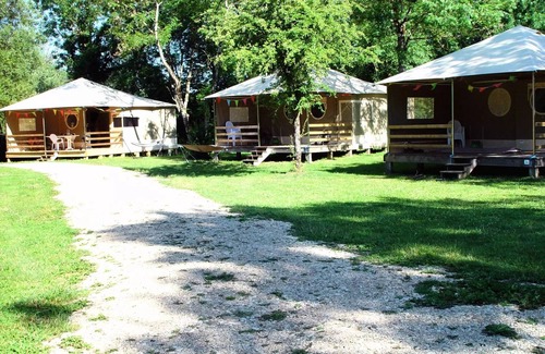 Montbarrey House | Flower Camping Les 3 Bear * - Lodge Freeflower Standard 37m2 (2 bedrooms) - Covered terrace 5 people