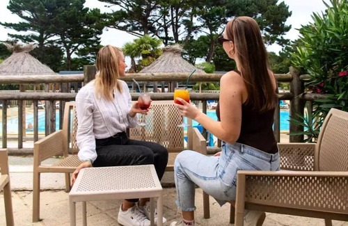 Pleubian House | Flower Camping Port de la Chaîne * - Homeflower Premium 35m2 (3 bedrooms) + Terrace + TV + SEA VIEW 6 persons