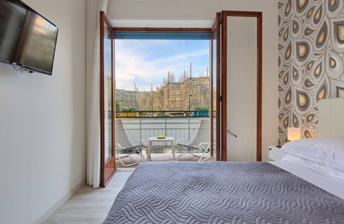 Sorrento City Centre House | Flower Suites Sorrento