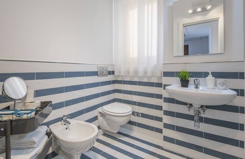 Sorrento City Centre House | Flower Suites Sorrento