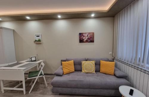 Dobrich Apartment | Flowers Apartment