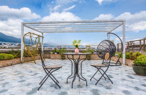 Dali Ancient Town House | Flowers & Leaves Holiday Hotel