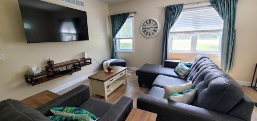 Flushing Apartment | Flushing Centennial Farmhouse