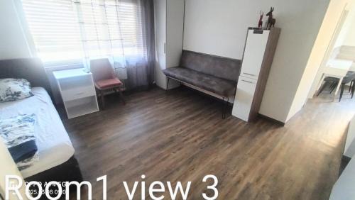 Ruesselsheim Apartment | FMI110 Next to Airport