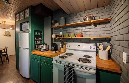 Paradise Estates Cabin | Fog & Fern Hideaway at Mt. Rainier