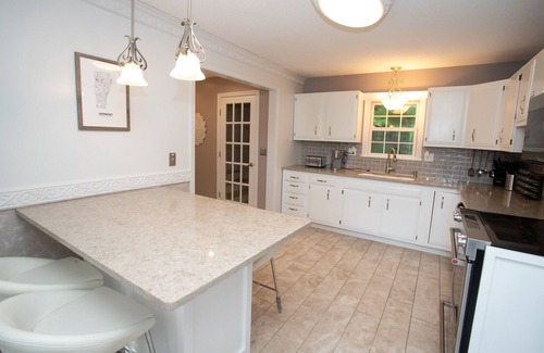 Jacksonville House | Foliage Galore! 14mi to Mt. Snow, Arcade, King Bed