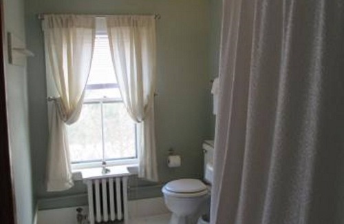 North Sutton Bed & Breakfast | Follansbee Inn