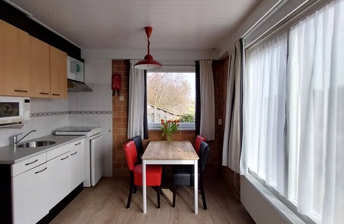 Petten Apartment | Fondly furnished holiday home for 2/3 pers., all rooms on ground floor